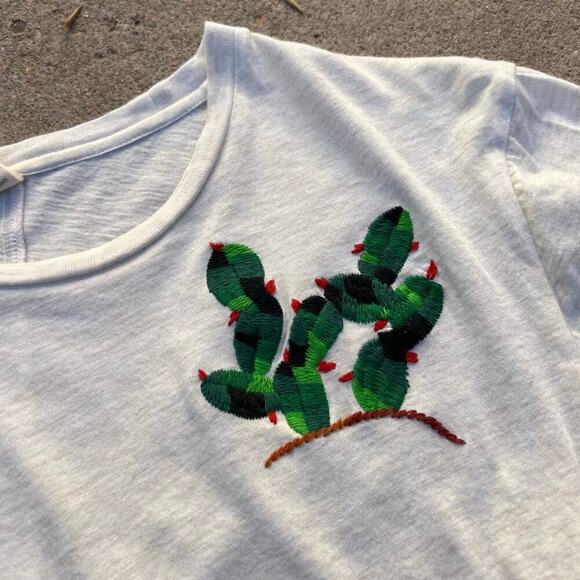 Tiny Soft Worn in Heathered Gray Embroidered Cactus Short Sleeve Tee Size Small - Picture 2 of 10